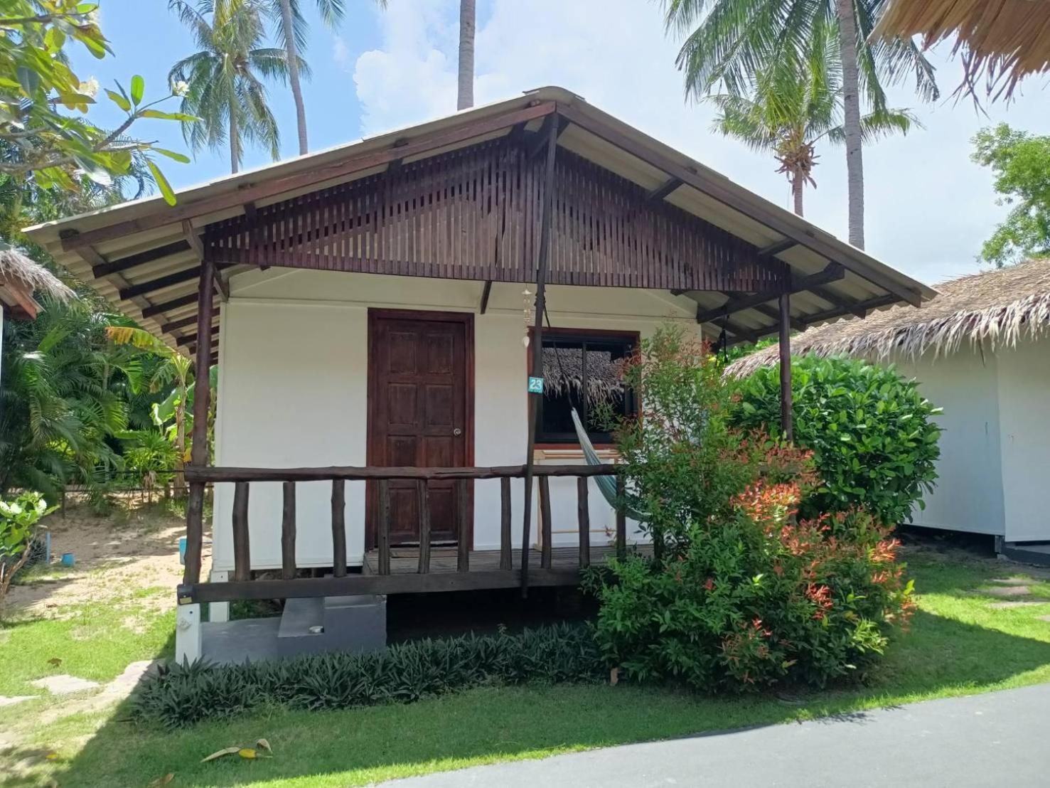 Sarana Bungalows (Adults Only) バーン・タイ エクステリア 写真